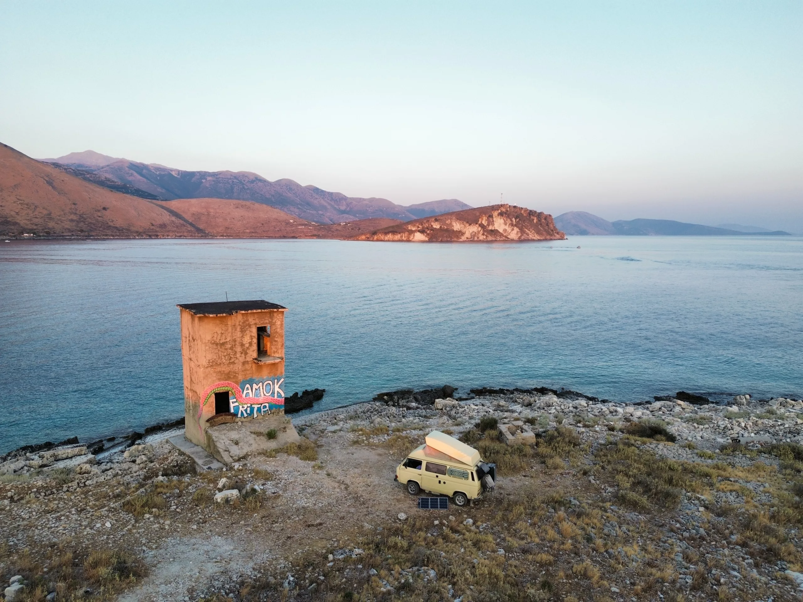 Mehr über den Artikel erfahren Porto Palermo U-Boot Bunker in Albanien